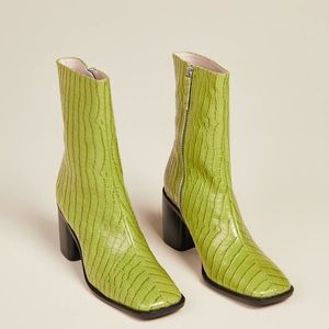 Intentionally blank_____ Contour boot in Olive. SOLD OUT! NEW without box.